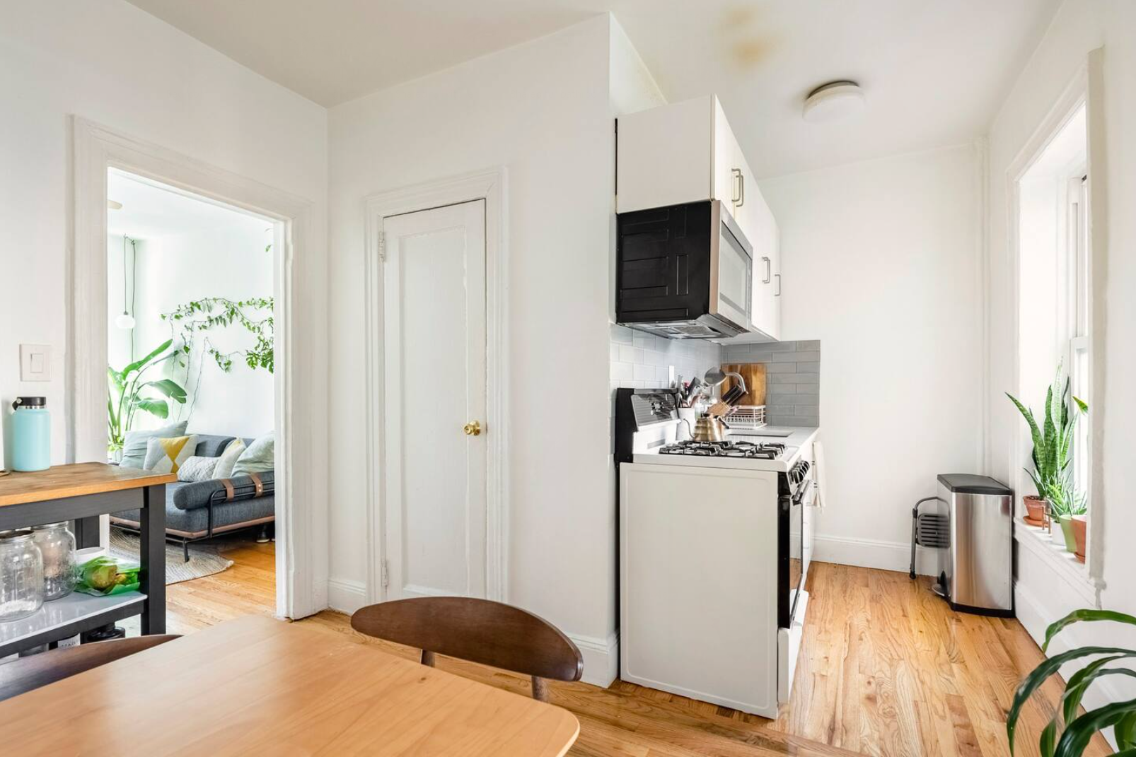 85 Bergen Street, Unit B2 Brooklyn, NY 11201 - Photo 5 of 10 a bedroom with furniture and a flat screen tv