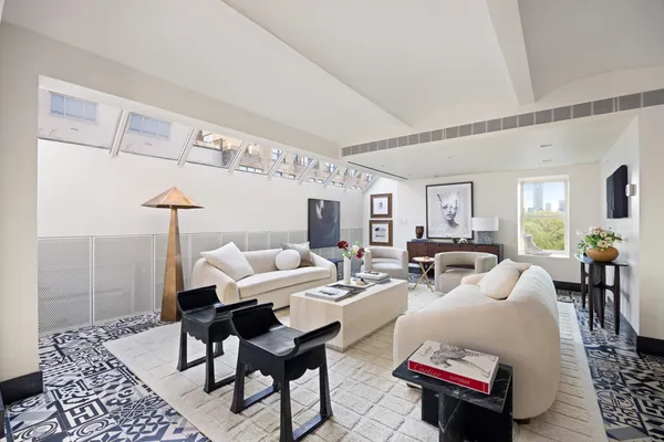 $9,800,000 | 15 East 70th Street, Unit PHB | Lenox Hill