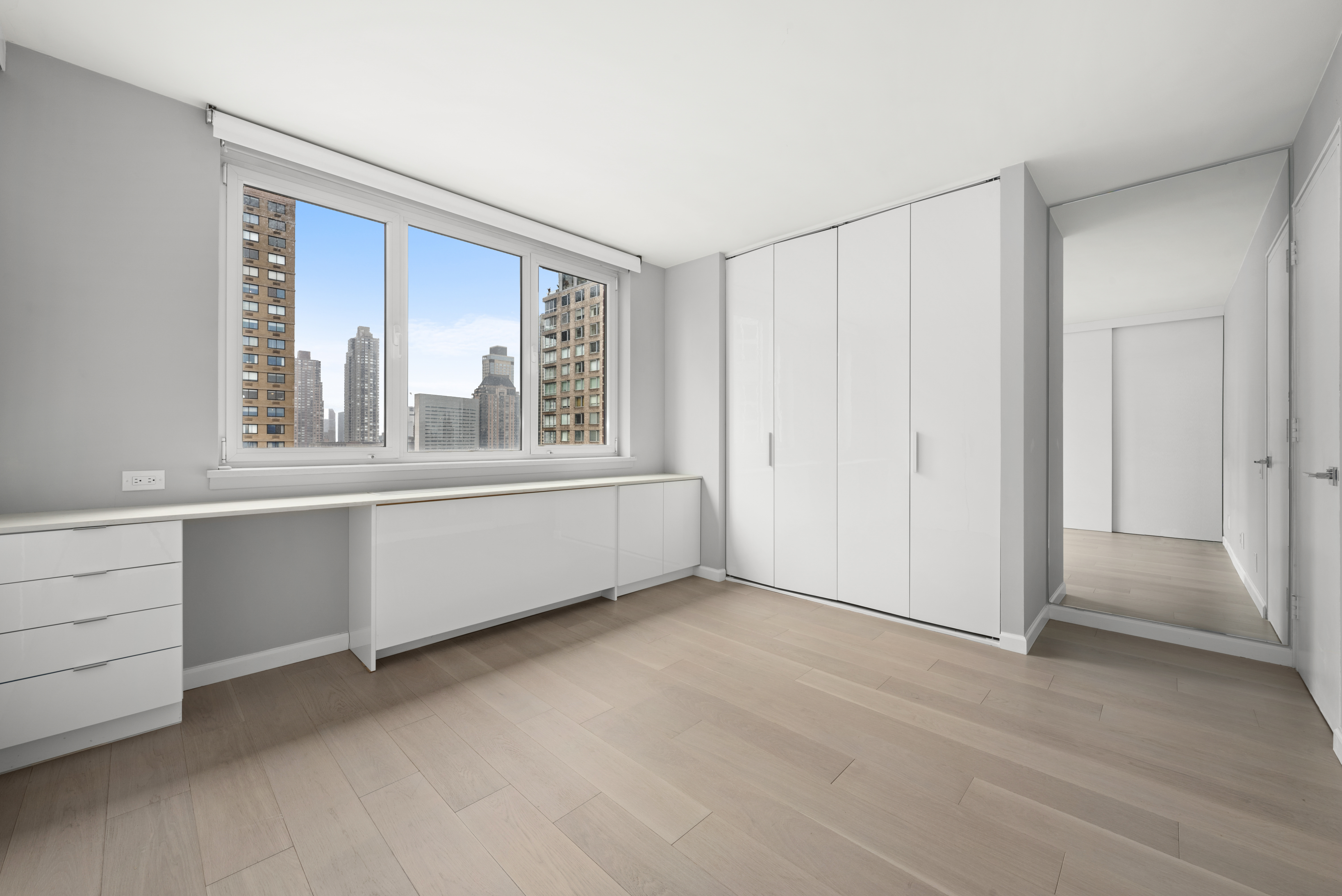 45 West 67th Street, Unit 23C Manhattan, NY 10023 - Photo 6 of 12