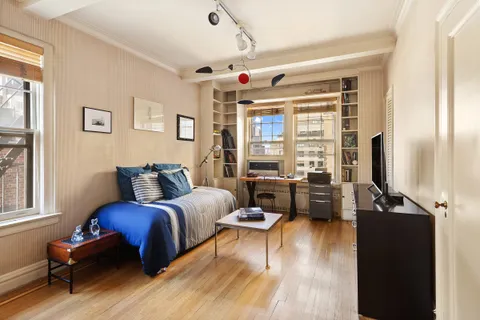 $2,295,000 | 21 East 87th Street, Unit 11A | Upper East Side