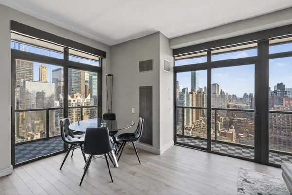 $10,750 | 100 United Nations Plaza, Unit 33E | Midtown East