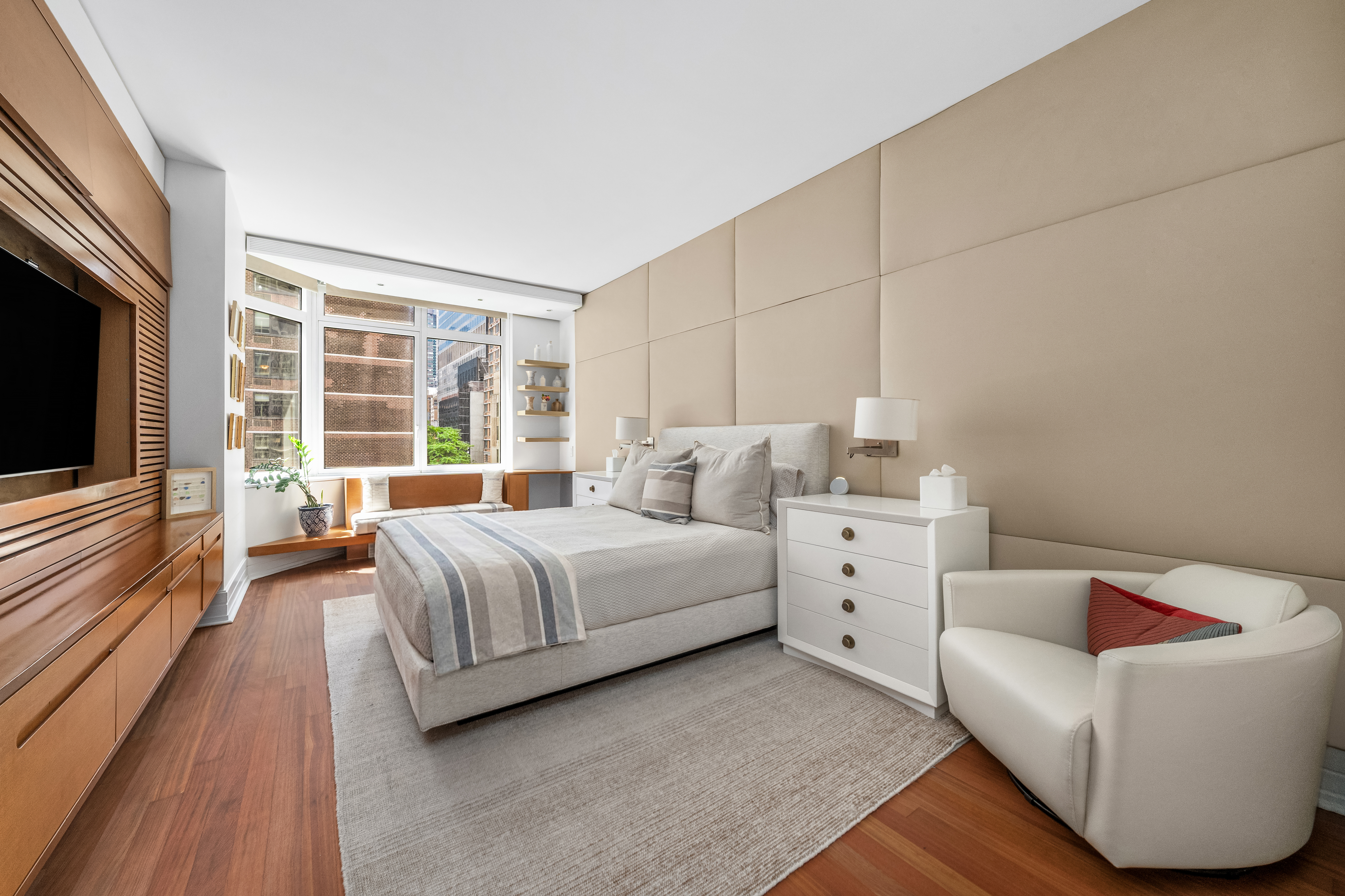 300 East 55th Street, Unit 4D Manhattan, NY 10022 - Photo 5 of 11 Gallery Image 5