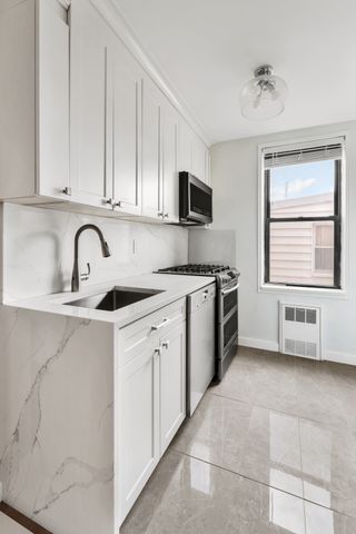 $2,250 | 415 Beverley Road, Unit 3F | Kensington