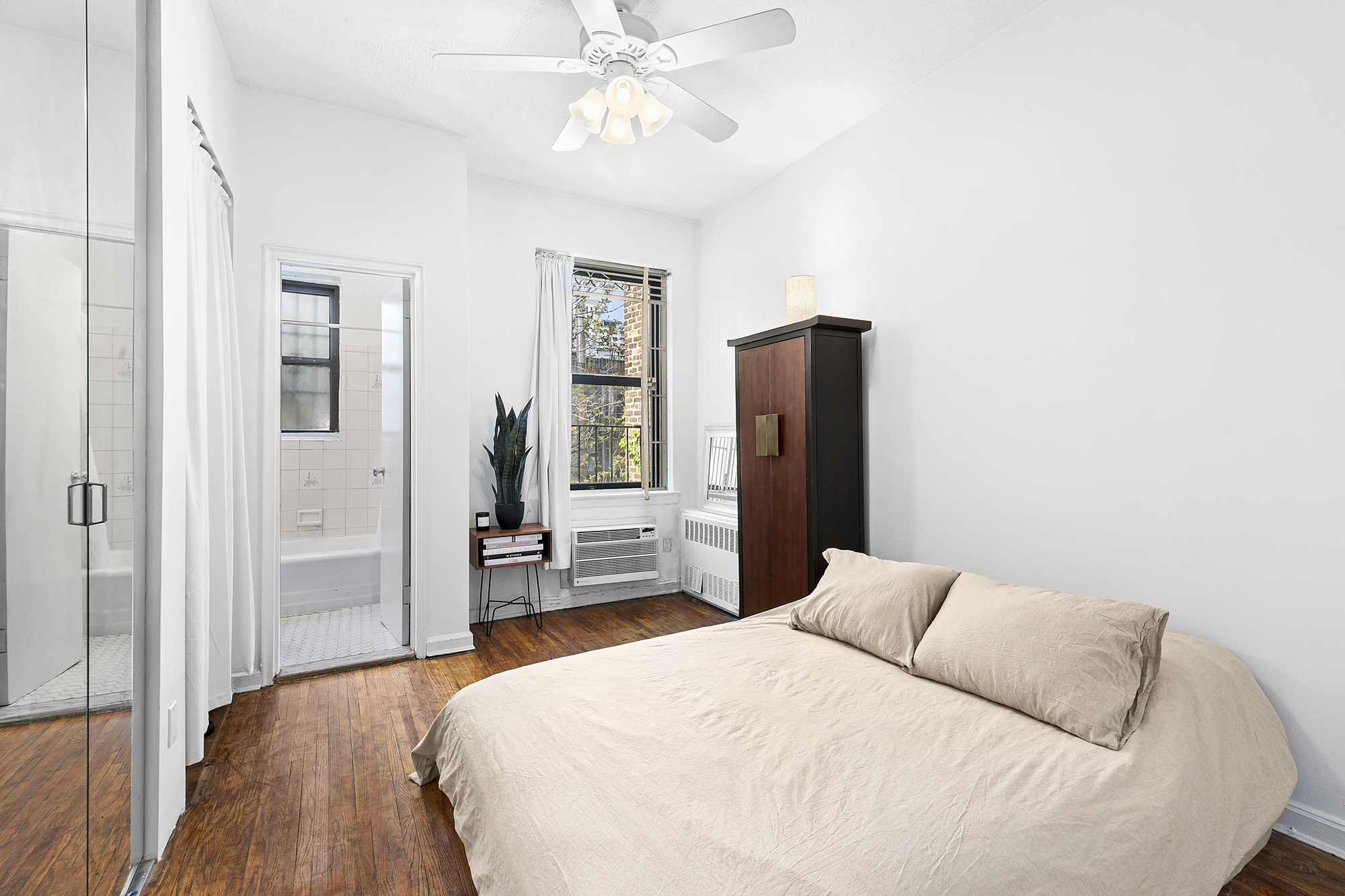 330 East 90th Street, Unit 5B Manhattan, NY 10128 - Photo 3 of 11