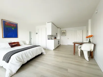 $575,000 | 25-40 Shore Boulevard, Unit 3P | Astoria