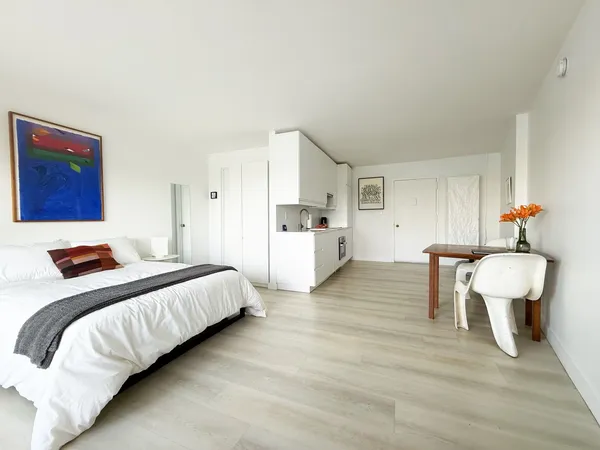 $575,000 | 25-40 Shore Boulevard, Unit 3P | Astoria