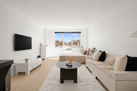 $525,000 | 230 East 15th Street, Unit 9K | Gramercy