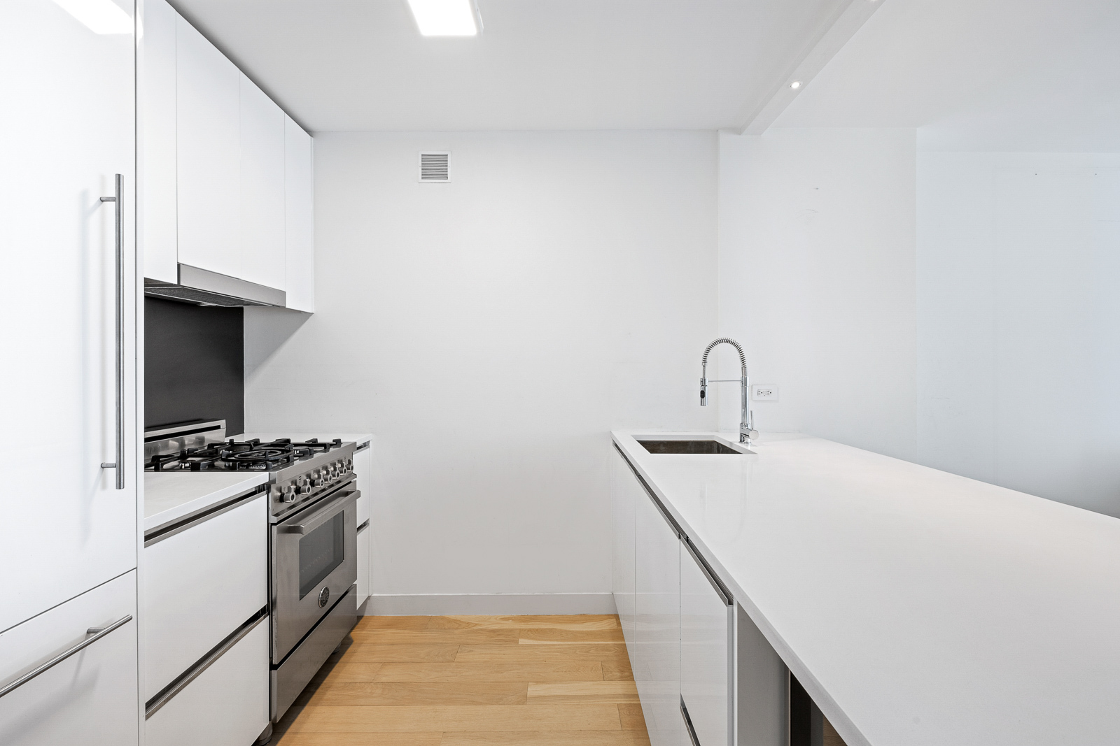 301 West 53rd Street, Unit 16J Manhattan, NY 10019 - Photo 3 of 6