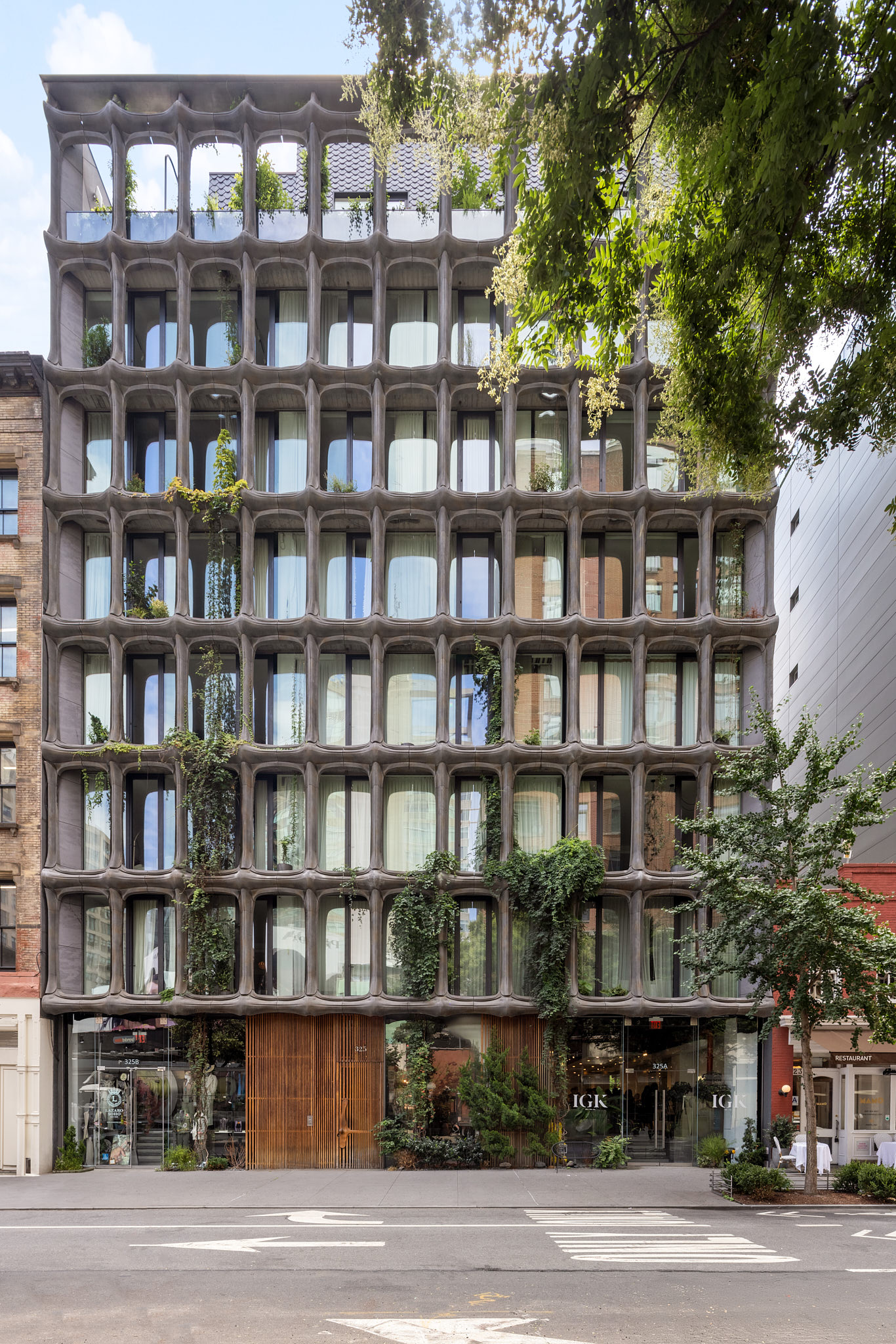 325 West Broadway, Unit 7B Manhattan, NY 10013 - Photo 20 of 21 a front view of a building