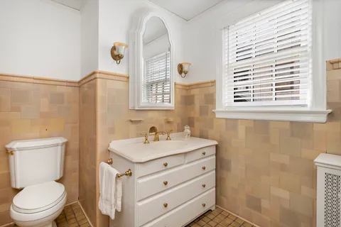 $2,195,000 | 82 Freeman Parkway, Providence, RI 02906