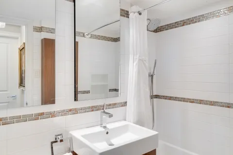 $1,095,000 | 520 East 76th Street, Unit PHD | Lenox Hill