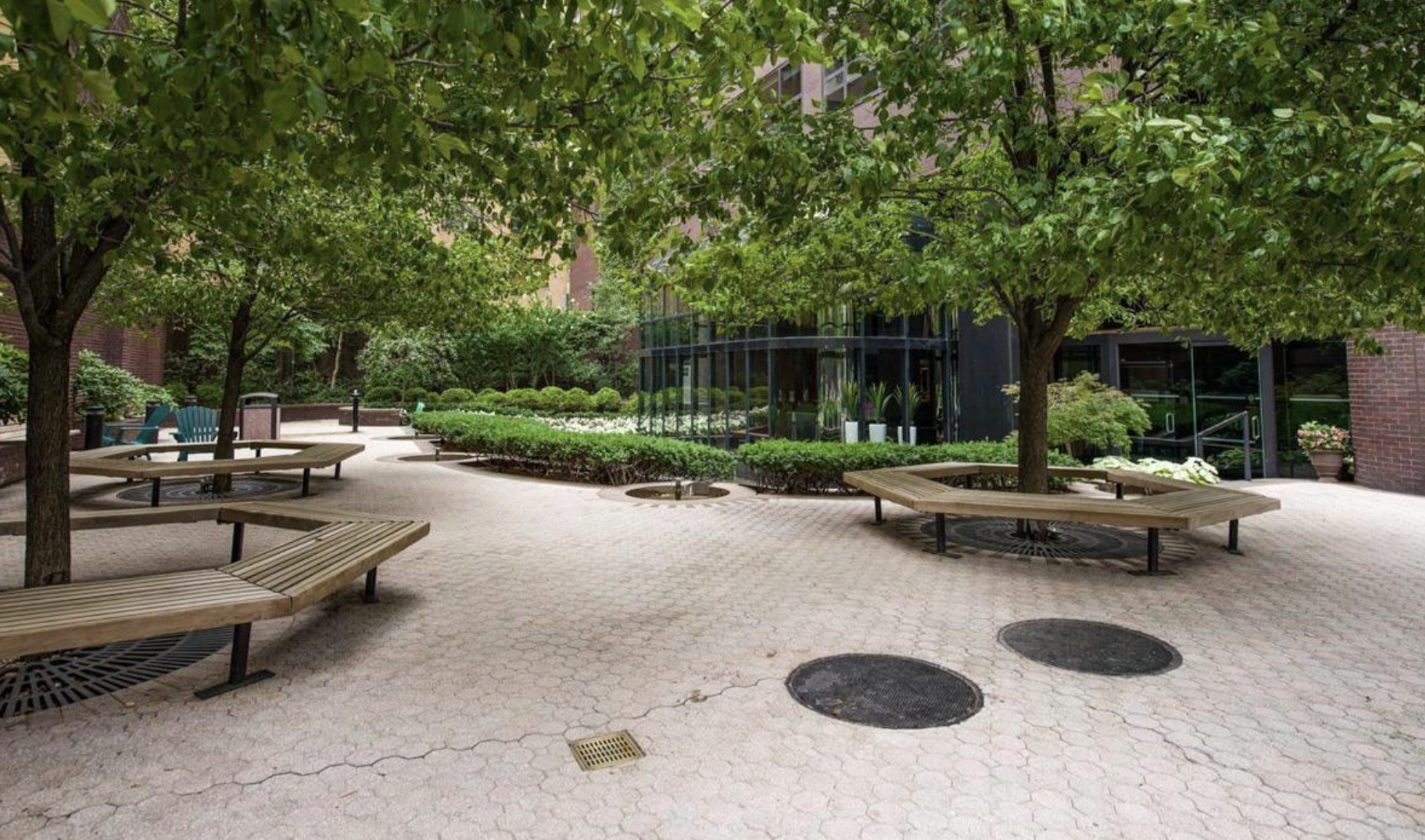 415 East 54th Street, Unit 6D Manhattan, NY 10022 - Photo 16 of 18 a backyard of a house with fountain table and chairs