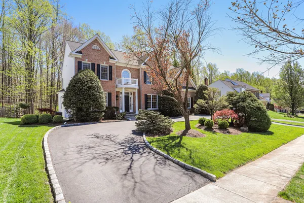 $1,275,000 | 15816 Thistlebridge Drive, Rockville, MD 20853
