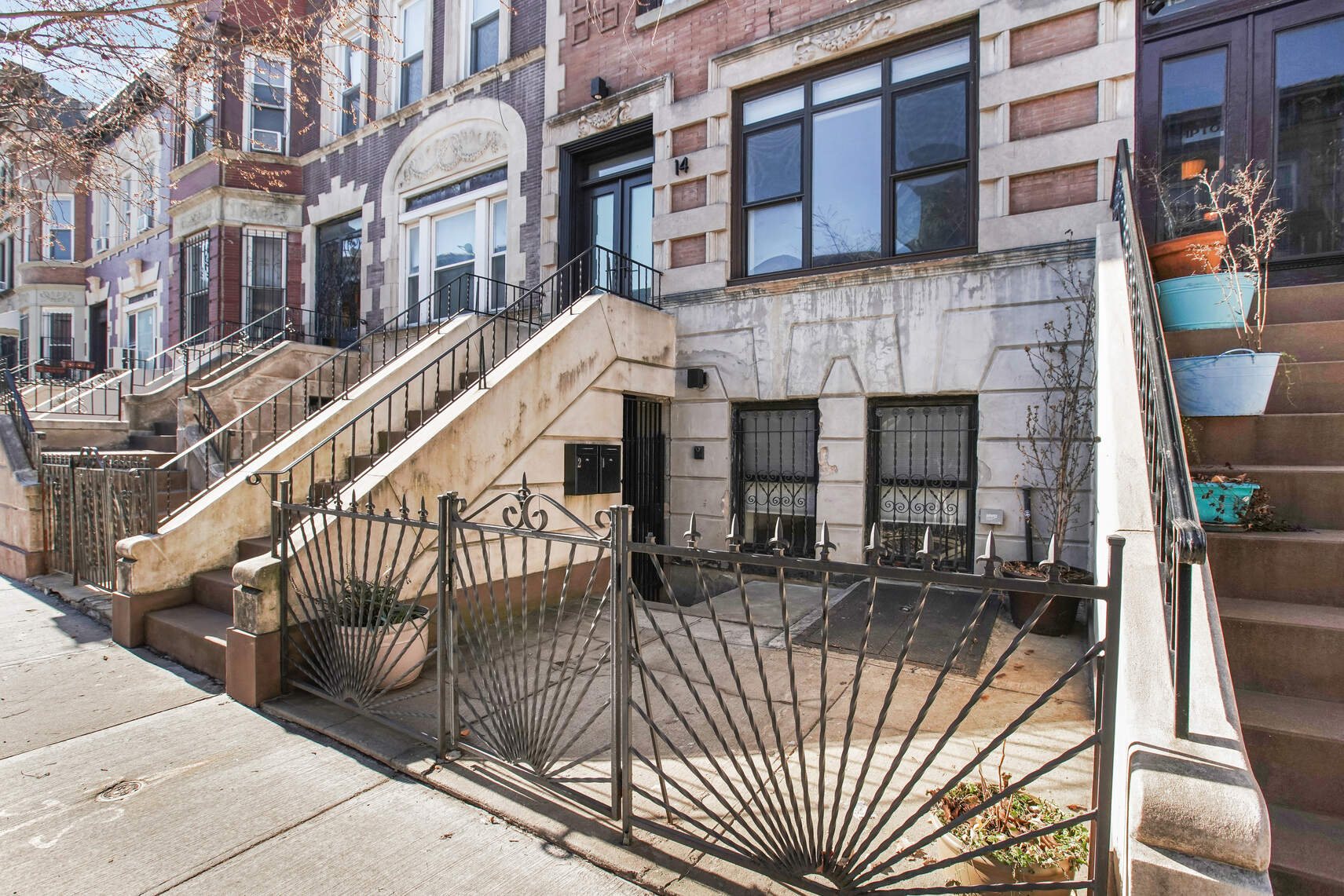 14 Hampton Place Brooklyn, NY 11213 - Photo 10 of 12 a view of a building with balcony