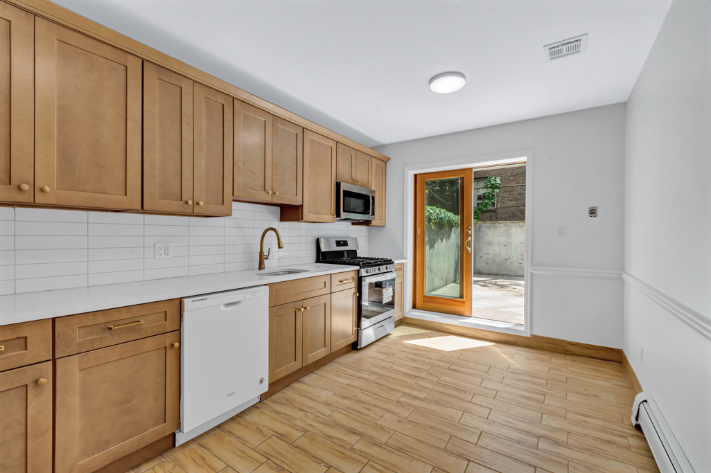 194 Sackett Street, Unit GARDEN Brooklyn, NY 11231 - Photo 1 of 12