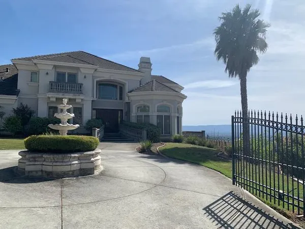 a view of entryway