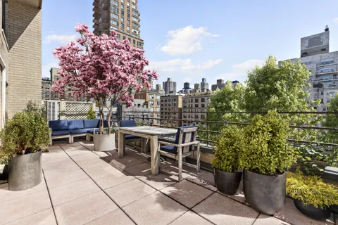 $3,700,000 | 1025 5th Avenue, Unit 11EN | Upper East Side
