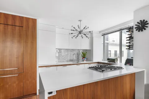 $1,275,000 | 61 West 62nd Street, Unit 16D | Upper West Side
