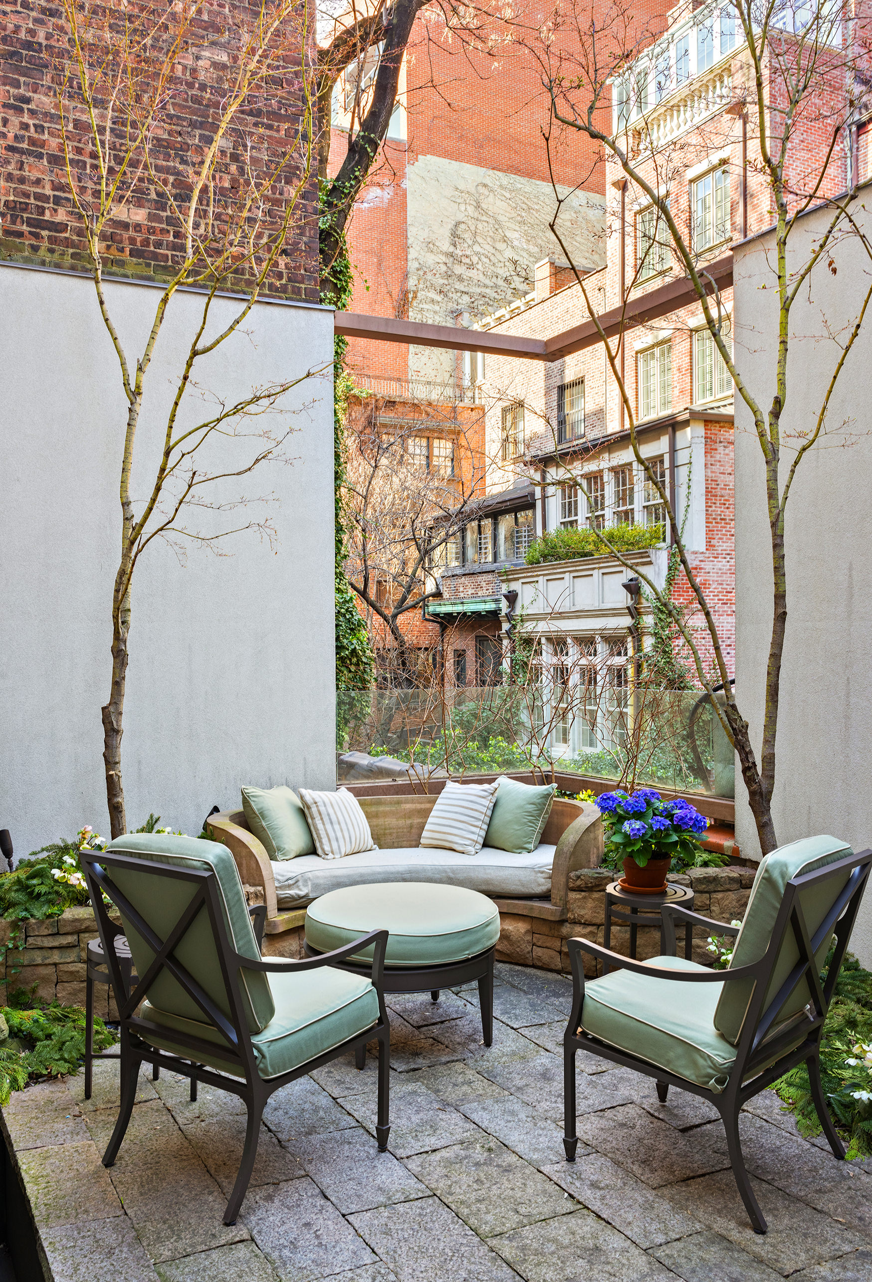 127 East 73rd Street Manhattan, NY 10021 - Photo 37 of 40 a outdoor living with chairs
