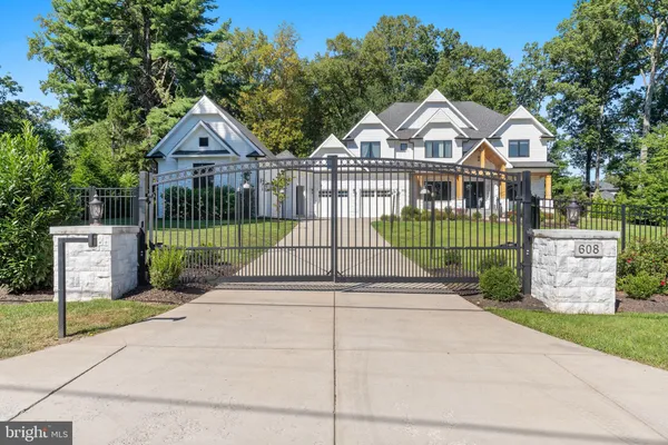 Contact Agent | 608 Walker Road, Great Falls, VA 22066