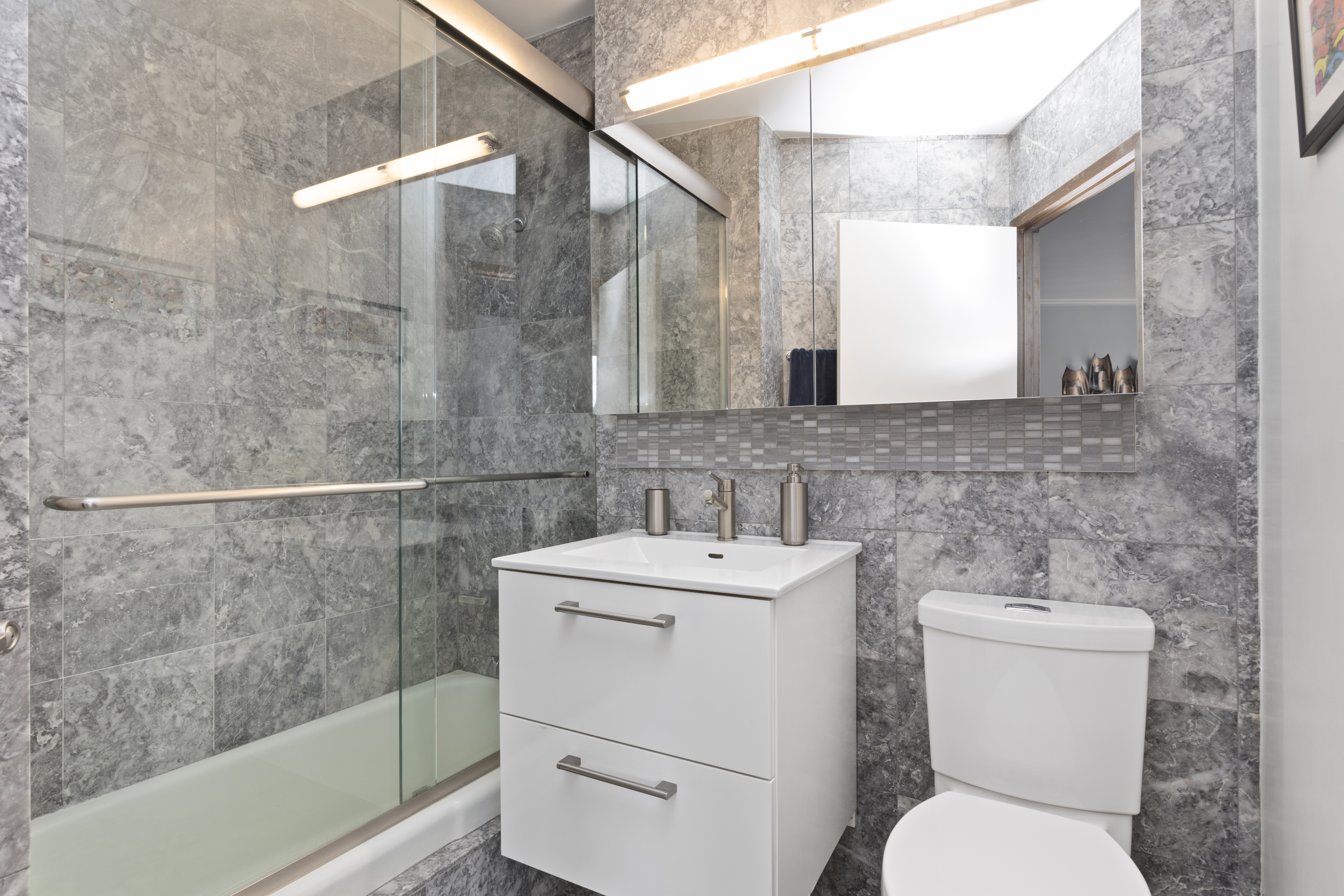 2025 Broadway, Unit 22B Manhattan, NY 10023 - Photo 6 of 12
