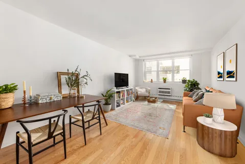 $1,150,000 | 63 East 9th Street, Unit 3U | Greenwich Village
