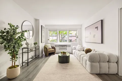 $445,000 | 245 East 35th Street, Unit 3A | Murray Hill