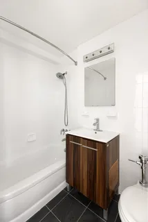 $399,000 | 288 Lexington Avenue, Unit 8D | Murray Hill