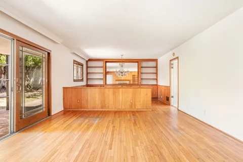 $3,850,000 | 1015 San Vicente Boulevard, Santa Monica, CA 90402