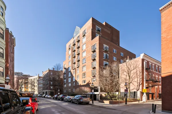 $1,049,000 | 350 North Street, Unit 200, North End, Boston, MA 02113