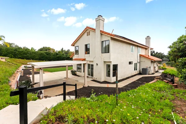 $949,000 | 1402 Broken Arrow Lane, Fallbrook, CA 92028