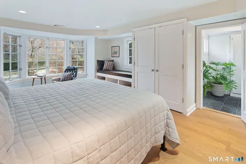 $2,698,000 | 135 Comstock Hill Road, New Canaan, CT 06840