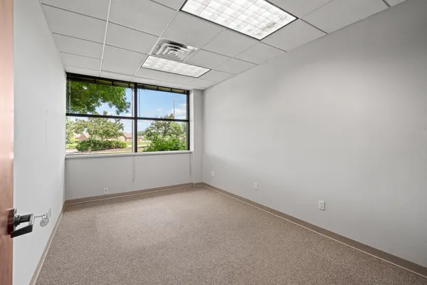 $7,894 | 751 Geneva Parkway North, Unit SUITES 1, Lake Geneva, WI 53147
