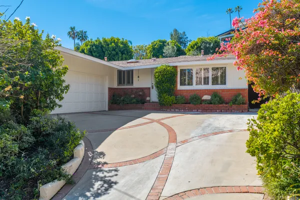 $2,399,000 | 913 Chattanooga Avenue, Pacific Palisades, CA 90272