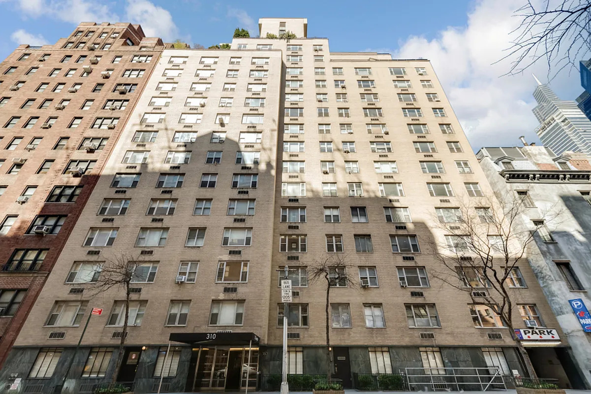 310 Lexington Avenue, Unit 3E Manhattan, NY 10016 - Photo 9 of 10 a view of a building