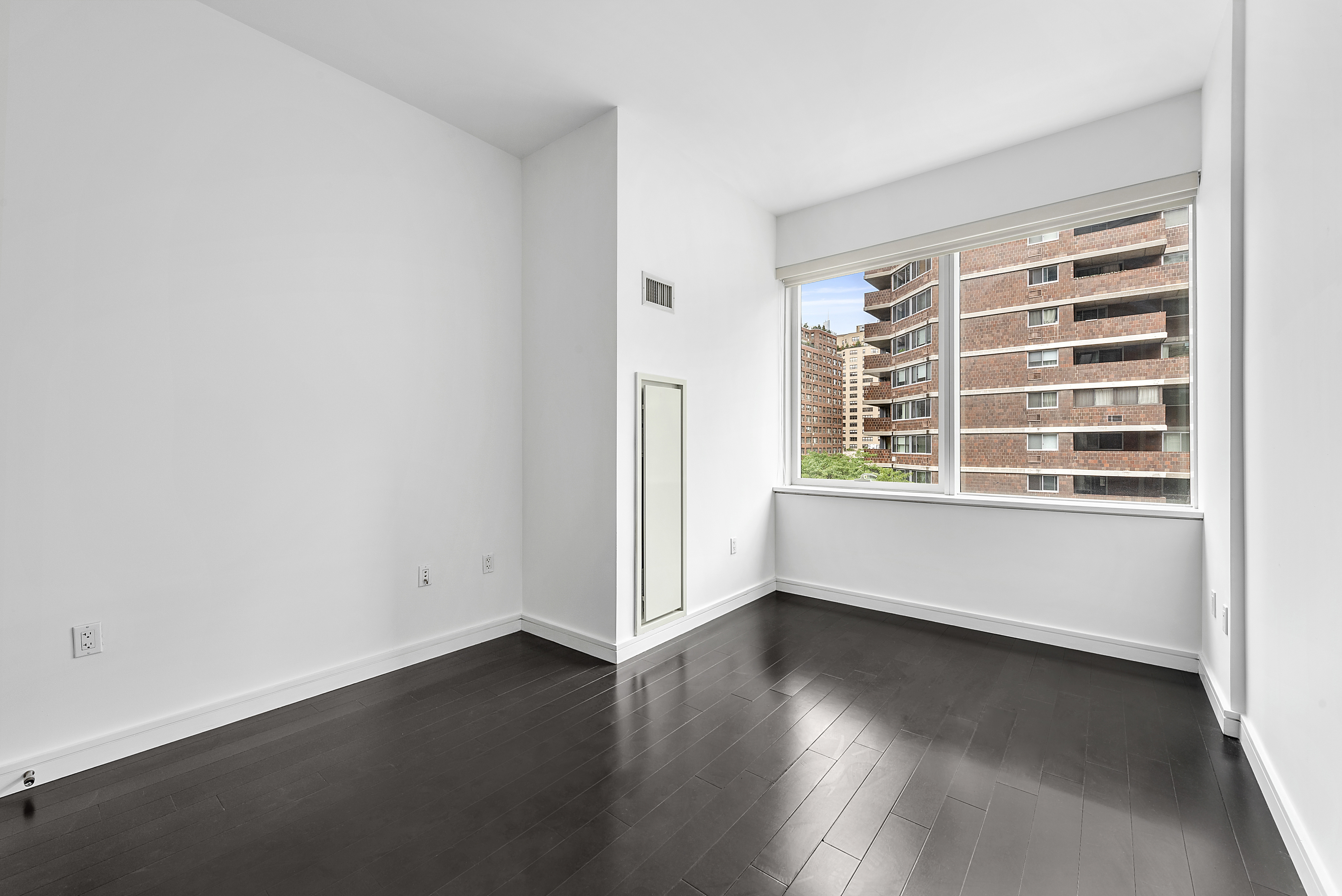 300 East 23rd Street, Unit 5B Manhattan, NY 10010 - Photo 5 of 13 Gallery Image 5