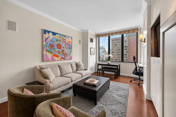 $1,625,000 | 101 West 24th Street, Unit 27H | Chelsea