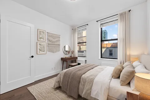$7,600 | 152 Thompson Street, Unit 4A | SoHo