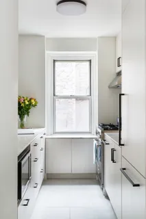 $1,050,000 | 79 West 12th Street, Unit 3H | Greenwich Village