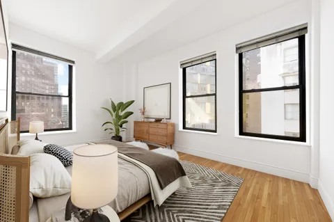 $1,265,000 | 3 Hanover Square, Unit 13C | Financial District