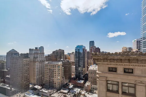 $255,000 | 111 South 15th Street, Unit 2106, Philadelphia, PA 19102