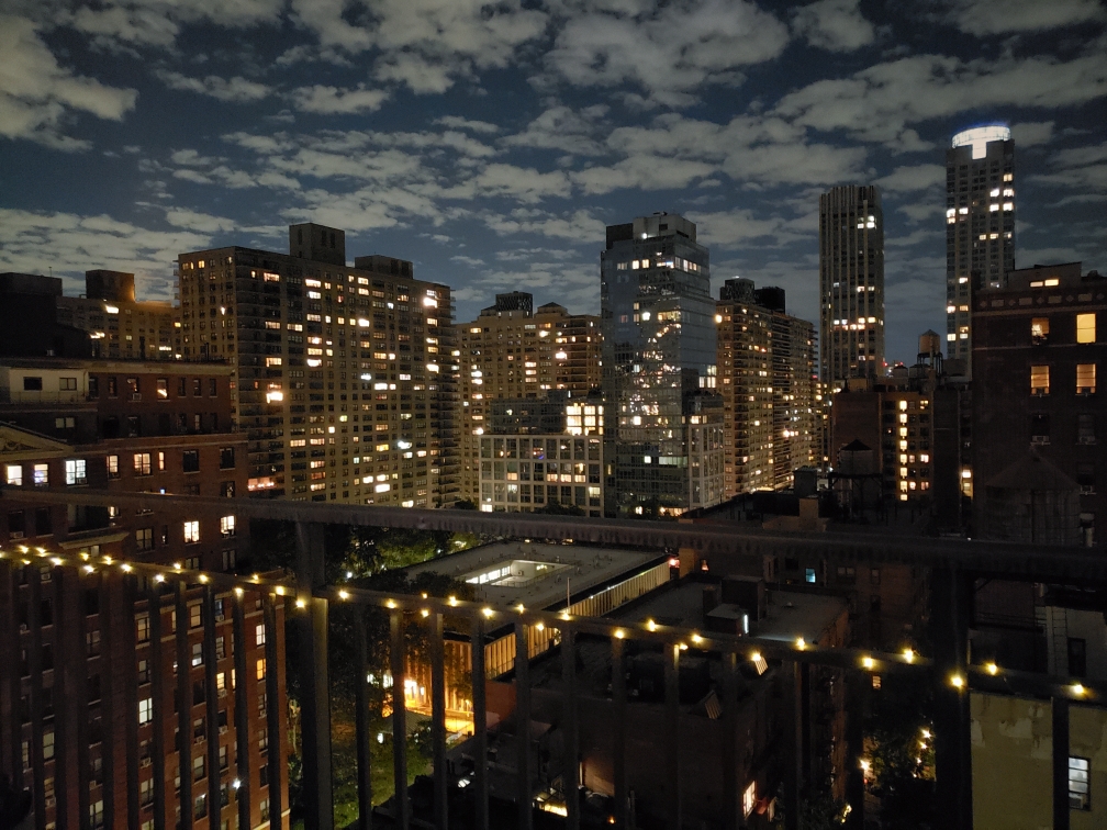 201 West 70th Street, Unit 17A Manhattan, NY 10023 - Photo 10 of 20 a room with lots of lights