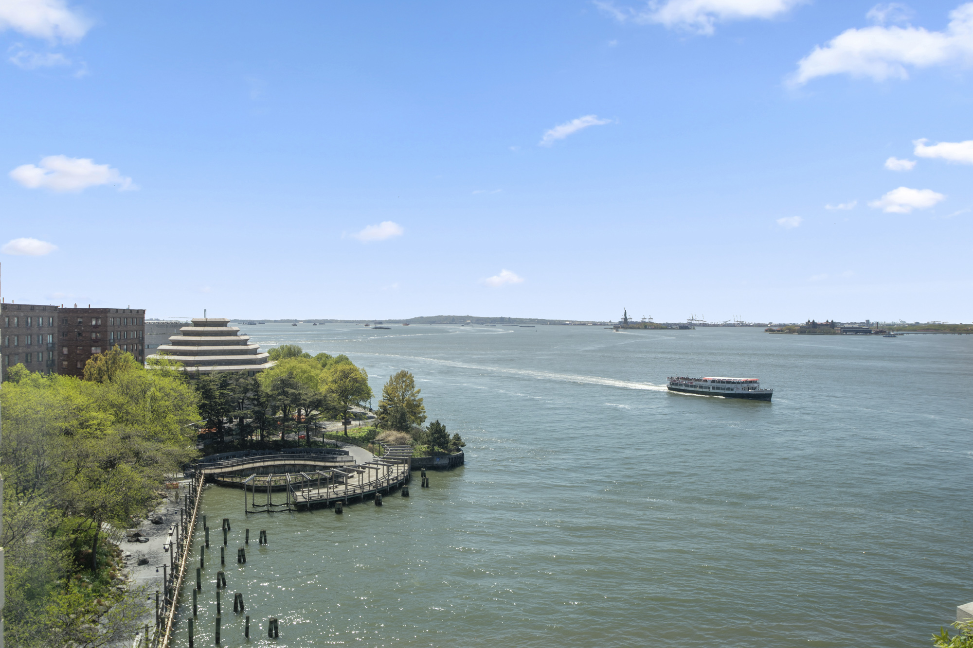21 South End Avenue, Unit PH1A Manhattan, NY 10280 - Photo 23 of 32 a view of a lake with a big yard