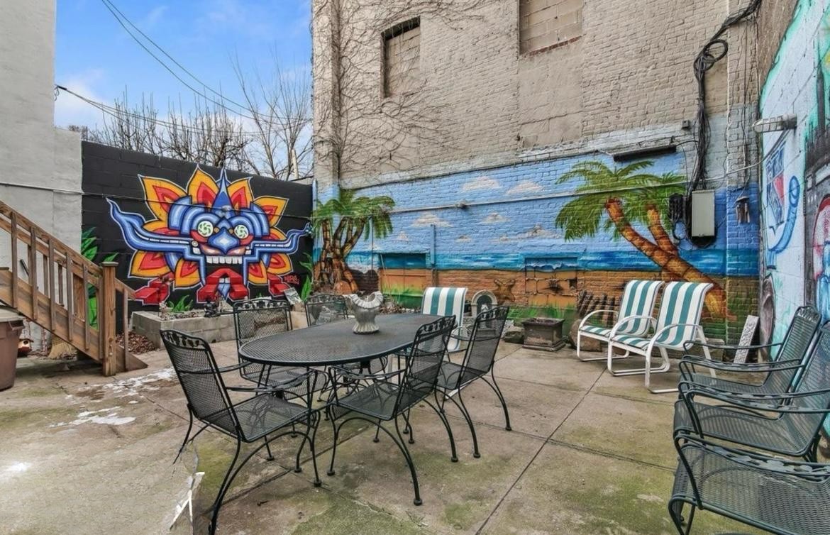 639 President Street, Unit 1L Brooklyn, NY 11215 - Photo 11 of 12 a view of a chairs and table in the patio