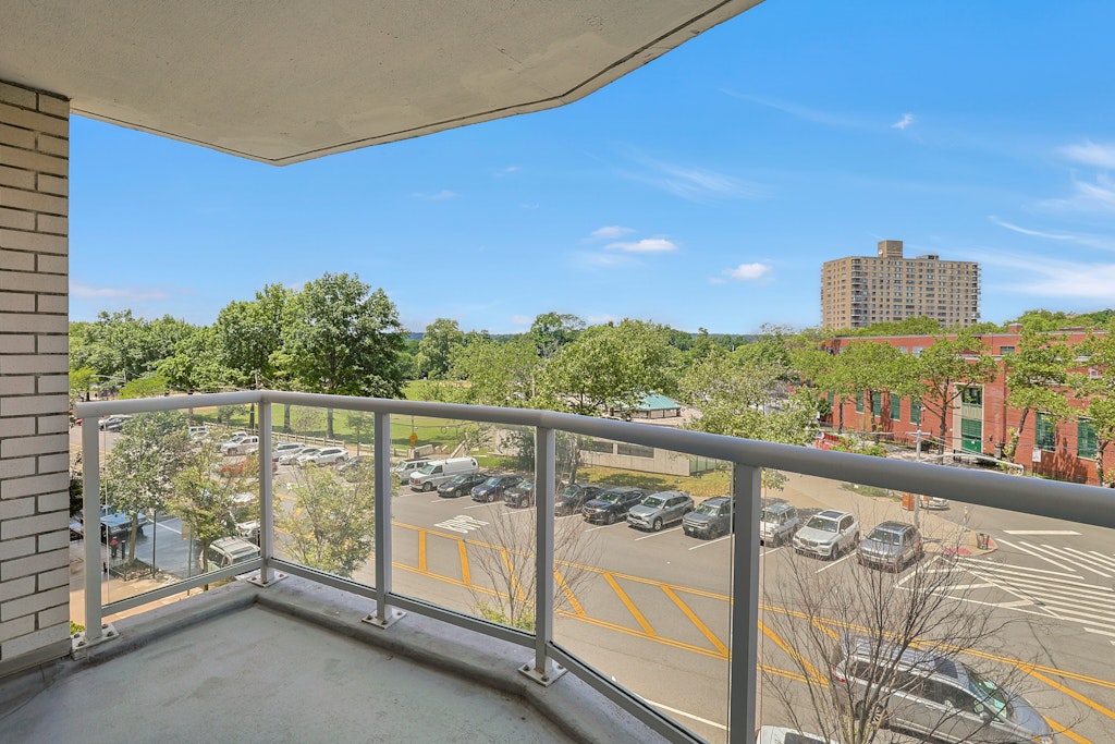 3333 Henry Hudson Parkway, Unit 4M Bronx, NY 10463 - Photo 24 of 41