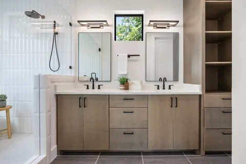 $1,275,000 | 2201 East 16th Street, Austin, TX 78702