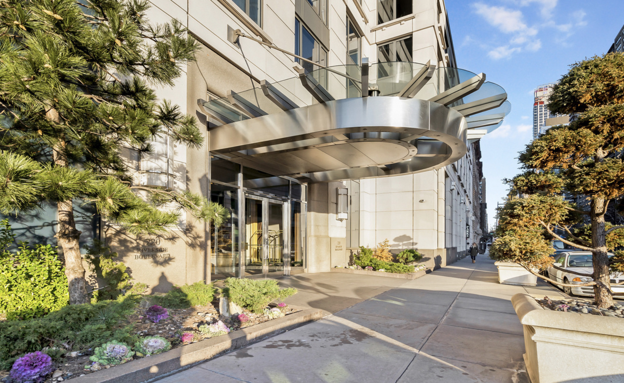 220 Riverside Boulevard, Unit 7G Manhattan, NY 10069 - Photo 7 of 11 a view of a building with sitting area