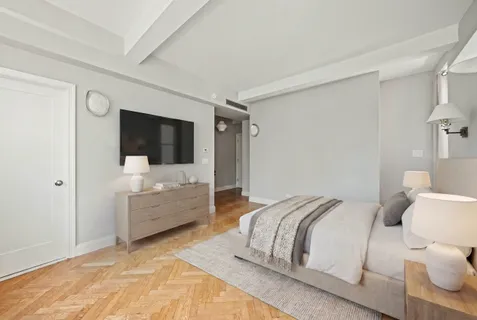 $2,600,000 | 177 East 77th Street, Unit PHC | Upper East Side