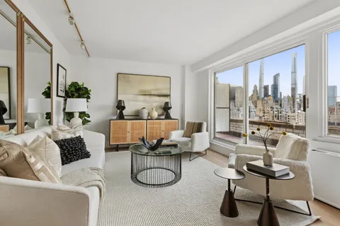 $950,000 | 1160 3rd Avenue, Unit PHB | Lenox Hill
