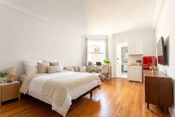 $310,000 | 136 East 36th Street, Unit 5E | Murray Hill